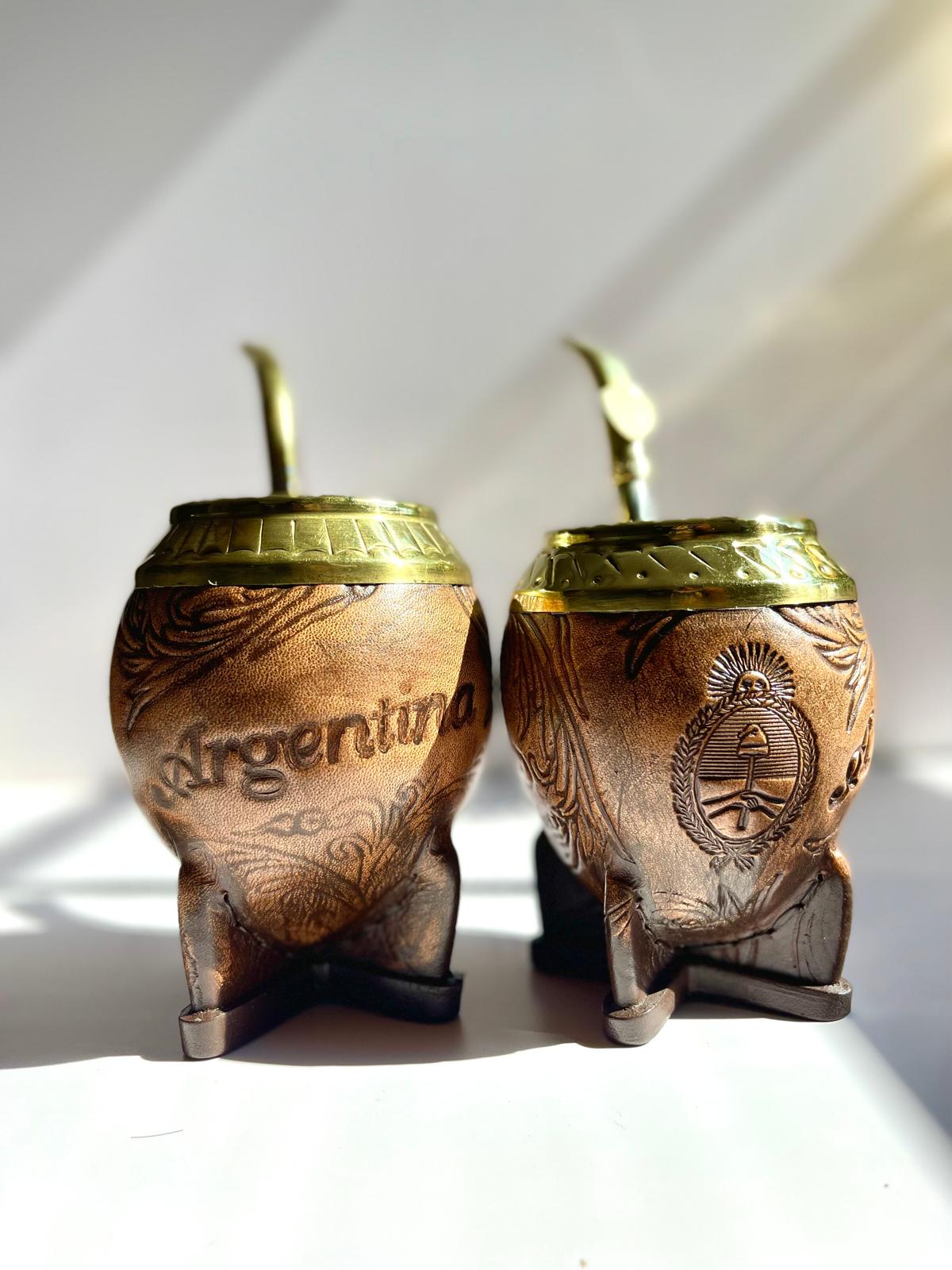 Hand-Chiseled Bronze Rim Torpedo Mate Gourd – Genuine Leather, Argentine Coat of Arms-Mate Torpedo virola bronce