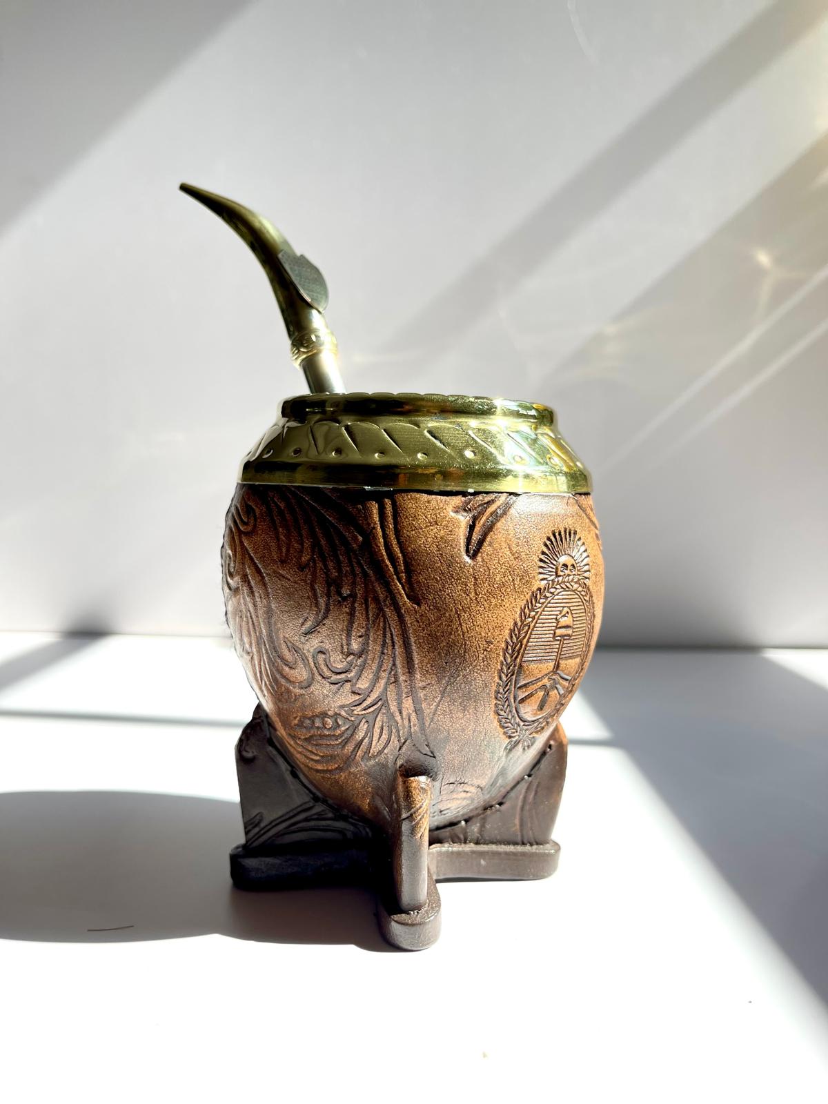 Hand-Chiseled Bronze Rim Torpedo Mate Gourd – Genuine Leather, Argentine Coat of Arms-Mate Torpedo virola bronce