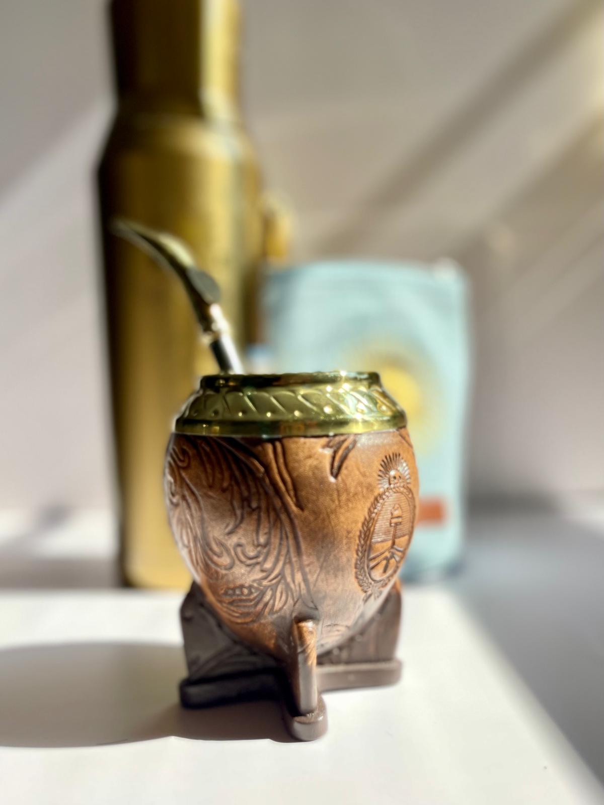 Hand-Chiseled Bronze Rim Torpedo Mate Gourd – Genuine Leather, Argentine Coat of Arms-Mate Torpedo virola bronce