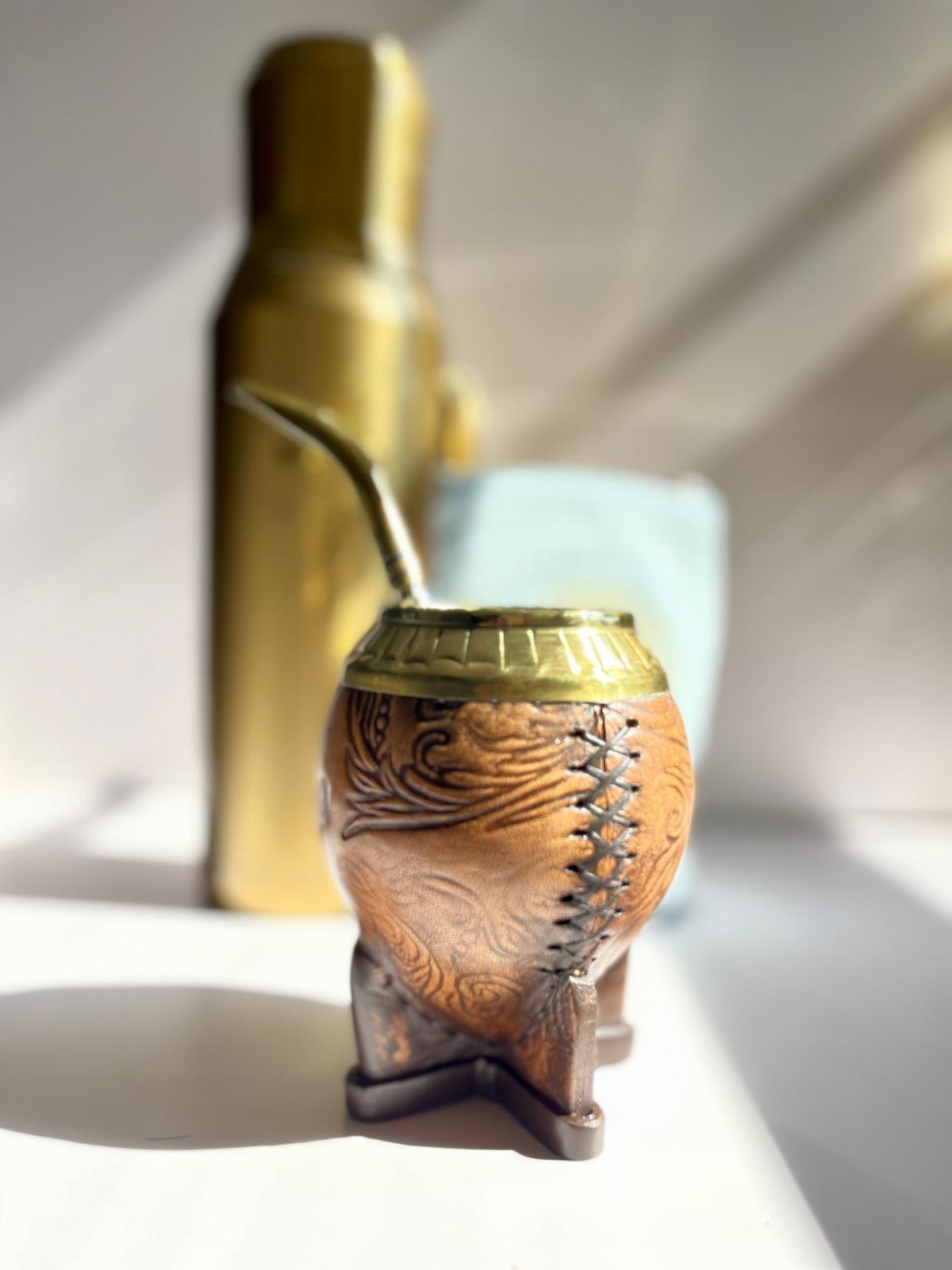 Hand-Chiseled Bronze Rim Torpedo Mate Gourd – Genuine Leather, Argentine Coat of Arms-Mate Torpedo virola bronce