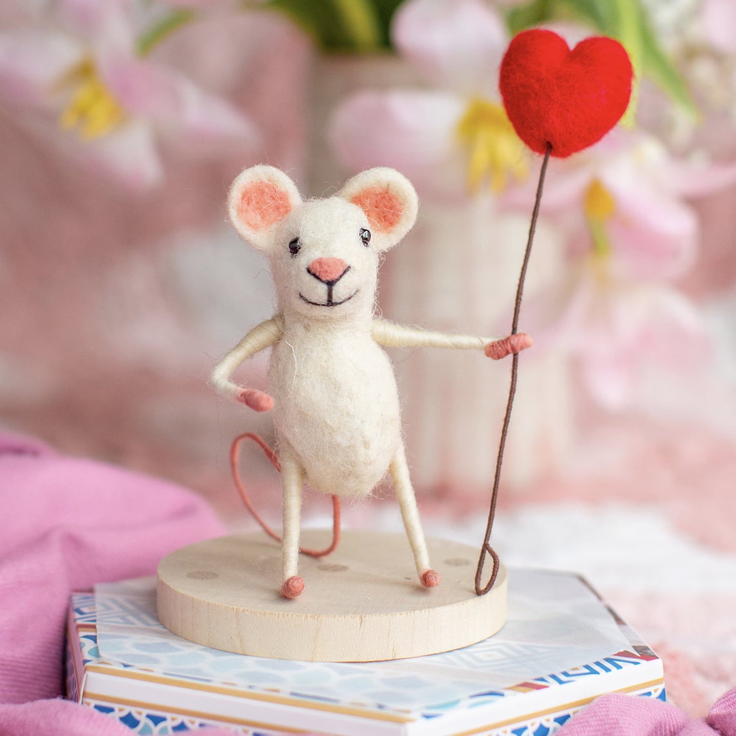 Happy Heart Balloon Mouse, Nepal