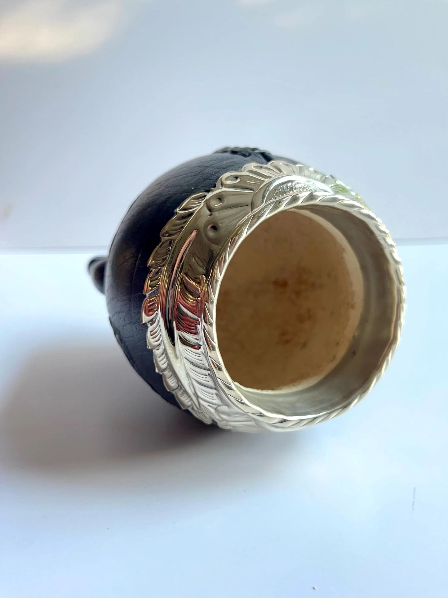 Torpedo Mate Gourd – Tooled Leather, Hand-Chiseled Alpaca Rim, Argentina