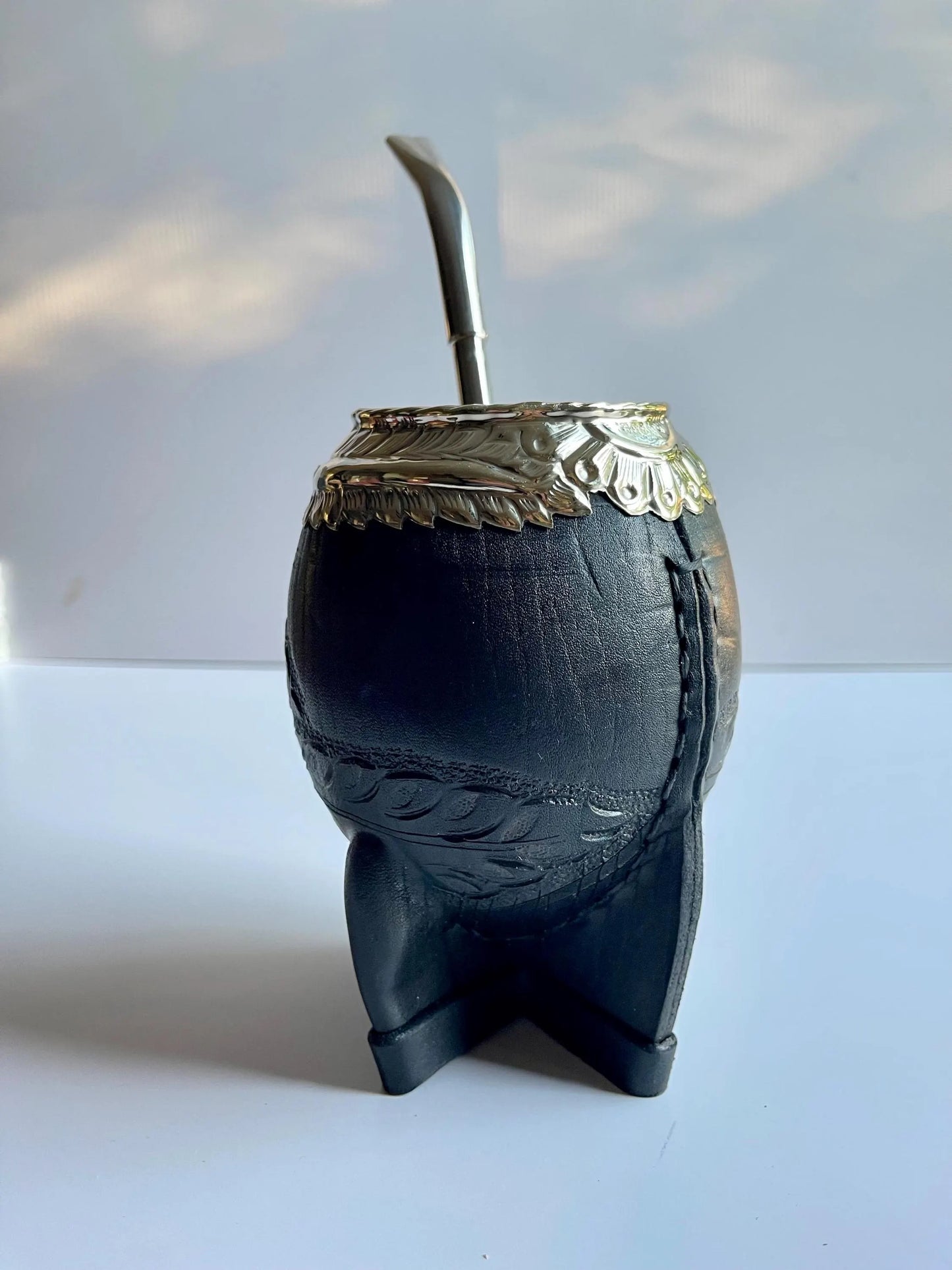 Torpedo Mate Gourd – Tooled Leather, Hand-Chiseled Alpaca Rim, Argentina