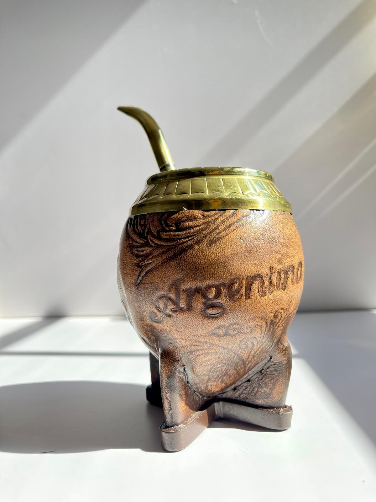 Hand-Chiseled Bronze Rim Torpedo Mate Gourd – Genuine Leather, Argentine Coat of Arms-Mate Torpedo virola bronce